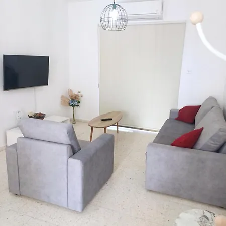 Modern 2bd Near Mall- Internet 1gbps
