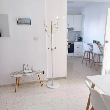 Modern 2bd Near Mall- Internet 1gbps *