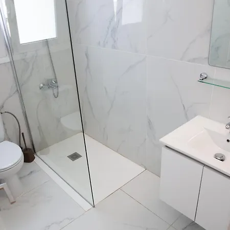 Modern 2bd Near Mall- Internet 1gbps Apartment *