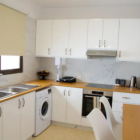 Modern 2bd Near Mall- Internet 1gbps Paphos